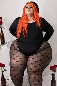 aandreaperez Between petals and curves🌹 Gambar 5