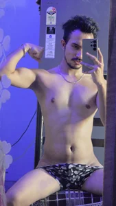 fanttasy_lover Flexing 🥵  2 снимка
