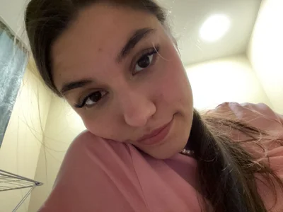 ArianaAllens without makeup Bilde