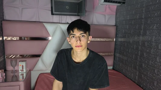 ElanGiraldo Public صورة واحدة|ElanGiraldo Public صورتان|ElanGiraldo Public  2 صور|ElanGiraldo Public  2 صورة