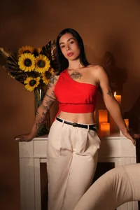 nathassa_grant Valentine’s Day, and I think I can be the love of your life 🌻 Pic 4