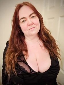 curvy-milf-abbie's photo