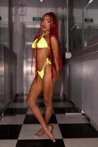 hilary_banks1 Public Εικόνα 5