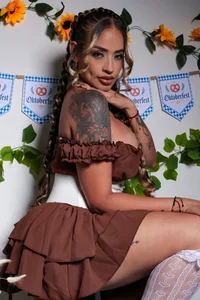 mssburbujaの🔥 Too sexy for this Oktoberfestの 2枚の写真