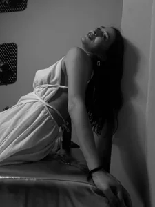 samarha_xue Black And White 2 🖤🤍 Pic 5