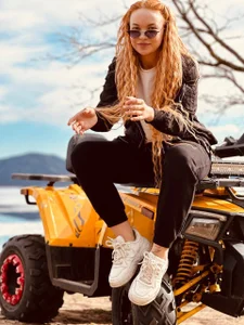 YvonneStrause Public Poză 4