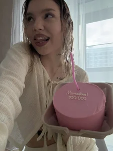 Monasteelの100k followers celebratingの 5枚の写真