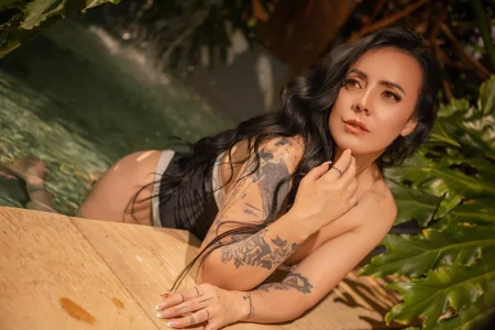 AndreaValencia Poolside Seduction slika 2