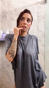 Getting ready for a shower 💦 de Soy_mangx  Imagens
