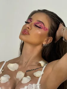 MaryLewis_ Valentine's Pic