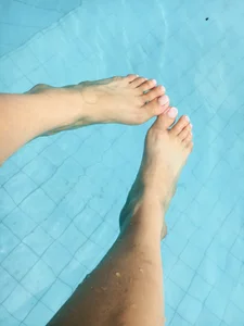 Bigdickgirls_02 kiss my feet Hình 4