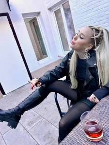 CrazyBitchInLace a storm outside Pic 4