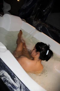 GreciaFox1 A bubble bath do you want to share with me? Pic 7