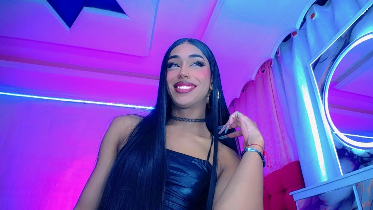 kayla 🖤 de TiffanyMackensyy  3 Imagens