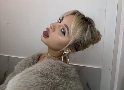Daisy_Wave Feeling my best in a Glam MakeUp Pic 4