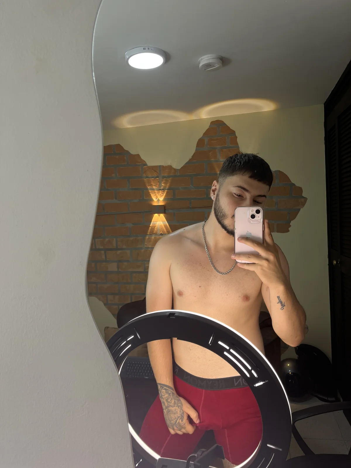 Brandon_01 님 의 트렌드 중인 사진  8468개