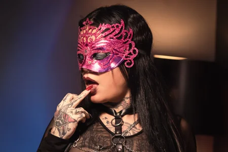 MorganaCrowley Mask photo session 🎭 Pic 2