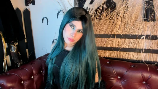 Lexxxxx_ IN THE STABLE BEING SEXY Foto 3