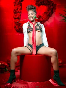 kandy_bronw: month of love ❤️‍🔥💘 ( 2 фото)