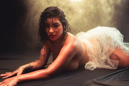 MaddyGray_ Woman, you are water, free and eternal. Bilde