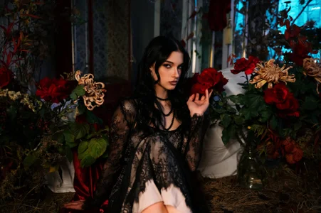 BeverlyMost Resting Witch Face, Eternal Edition Fotka 4