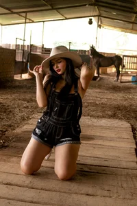 kareena_basu "A naked Amazon of fears, dressed in fire" 🔥🐎 Immagine  5