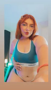 Milacurvy 🔥💋 It’s my FIRST time here… and I’m feeling naughty Sweet, obedient… but I might surprise you 😈👄 Foto 2