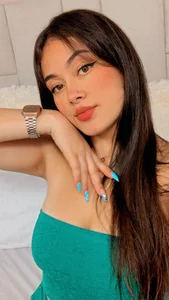 Jaslyn__Smith How is that green agreed with the tone of my delicious skin? 💚💥 Foto