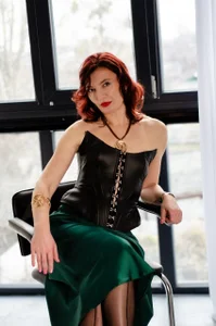 This luxurious woman is for you de Bonnie_Naughtyy  4 Imagens