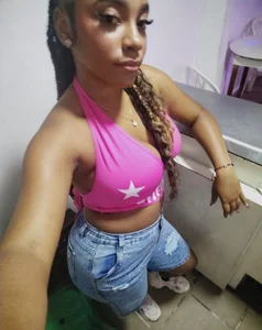 aisha_laurent me  4টি ছবি