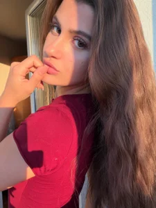 HoveNenets A smile or a look? Which one catches your attention more? ✨ Pic 2