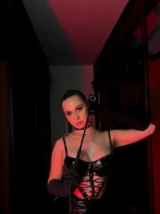 AliceHarper_ Are you ready to be dominated by me? Pic 5