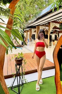 Happy girl strolling 🚶‍♀️😊🌸 Thanks to your love, I get to enjoy days like this 🌅💙 Love you! ❤️ de isabel_jaames  6 Imagens