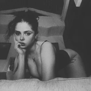 You should love me . de LoganPeny  photos