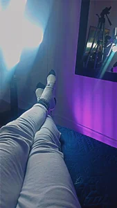 Aroonsexyboy my feet Pic 3