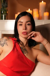 nathassa_grant Valentine’s Day, and I think I can be the love of your life 🌻 Pic 2