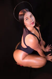 Lunna_Foxx_ 😈 My curves tell stories your mind can't ignore. Pic
