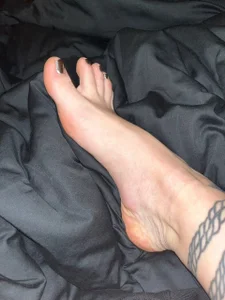 Felicia_Bri some pedicure Pic 5