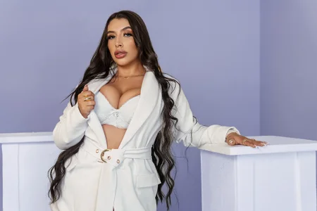 LeahLombardi_ Wonderful Woman Pic 6