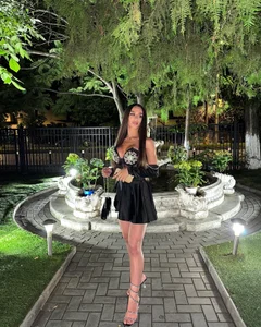 JuliaQuin Caught in the middle of the party…✨ Foto 3