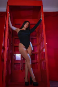 Red room 🔥😈 de saharadominac  2 Imagens