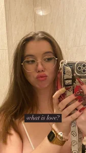 what is love? od SugarMuse  snímek