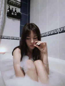 selena_shawtyのin the bathroom😋の 4枚の写真