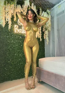 candy_beck Gold girl Pic