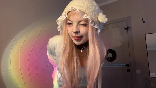 ReikoBartone How much do I look like an innocent lamb? Gambar 3