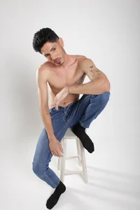 fabrizzio__I want you to lower the zipper Bild 6