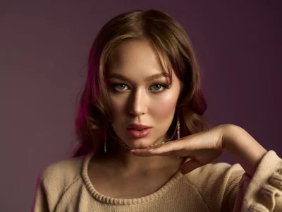 MollyKiss_ Just a Peek Pic