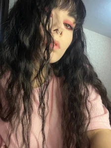 alicegothpink eyes图片