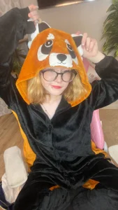 EdythElswick I'm so warm in this suit 사진