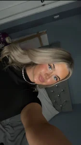 Blonde_Bunny Public  8টি ছবি